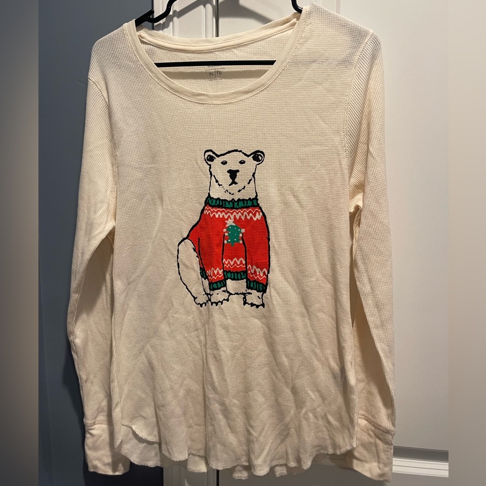 Women’s XL Old Navy cream colored waffle shirt with polar bear print